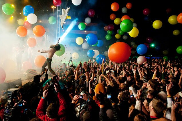 moog-fest-balloons-stage-2014-billboard-1548